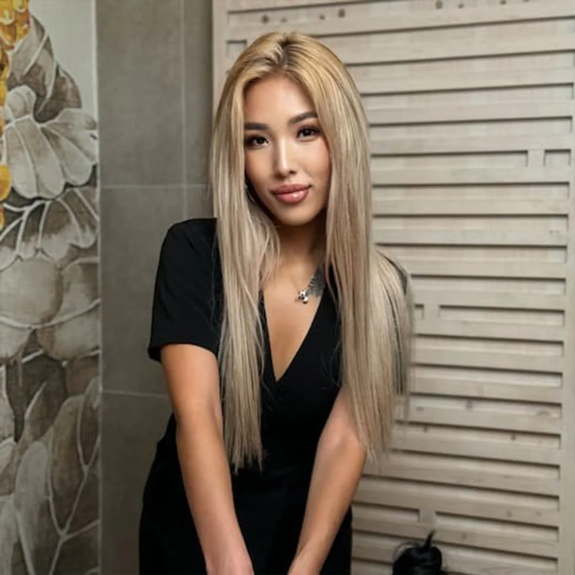izil_diamond_mineralizing_facial_massage_in_dubai_al_satwa